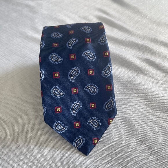 JoS. A.Bank Heritage Collection 100% Silk. Navy Blue Paisley Patterned Tie. - Picture 2 of 7